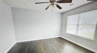 4397 Stone Gate Way in East Point, GA - Foto de edificio - Building Photo