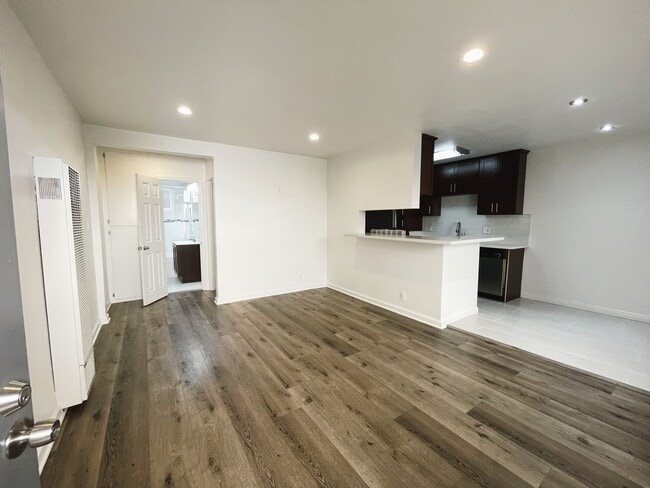 1215 Granville Ave