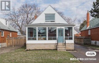 18 Gardens Crescent in Toronto, ON - Building Photo