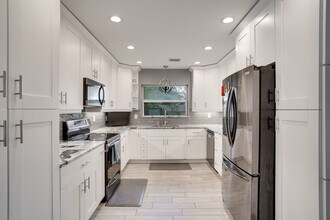 2076 Burnice Dr in Clearwater, FL - Foto de edificio - Building Photo