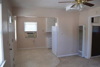 6318 Almond Dr in Bakersfield, CA - Building Photo - Building Photo