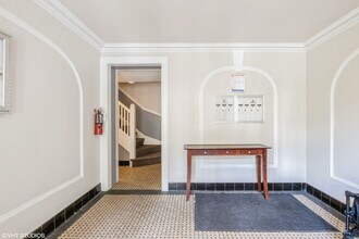 6204 N Claremont Ave, Unit 3 in Chicago, IL - Foto de edificio - Building Photo