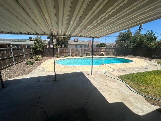 80 W Deodar Ln in Lemoore, CA - Building Photo - Building Photo