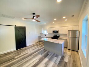 2001 29th St-Unit -Rear in Galveston, TX - Building Photo - Building Photo