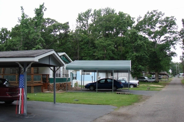 Red Rock Resort in Grove, OK - Building Photo