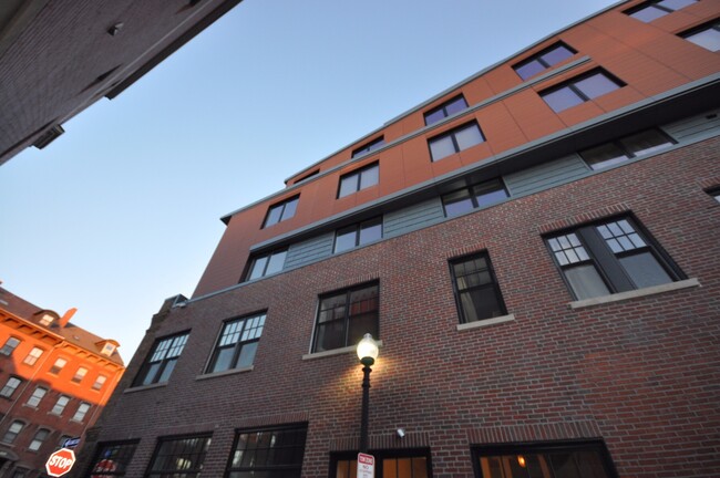 660 Massachusetts Ave, Unit 1 in Boston, MA - Building Photo - Building Photo