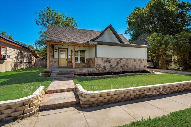property at 2933 James Ave