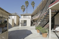 520-540 E Pleasant St in Long Beach, CA - Foto de edificio - Building Photo