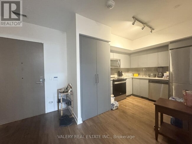 property at 30 Tretti Wy