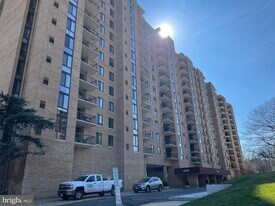 4500 S Four Mile Run Dr in Arlington, VA - Building Photo