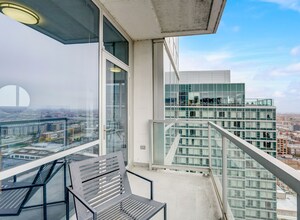 2128 S Indiana Ave, Unit 1102 in Chicago, IL - Foto de edificio - Building Photo