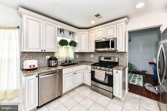 14507 William Carr Ln in Centreville, VA - Building Photo - Building Photo