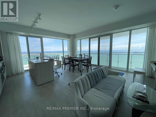 15-3115 Queens Quay E in Toronto, ON - Building Photo - Building Photo