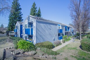 Sunrise Oaks in Citrus Heights, CA - Building Photo