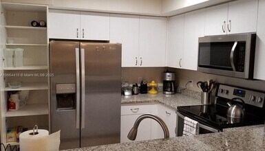 19701 E Country Club Dr in Aventura, FL - Building Photo - Building Photo