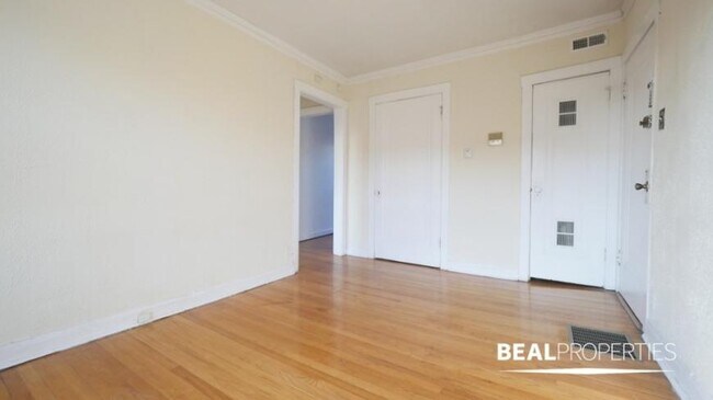 1202 W Wellington Ave in Chicago, IL - Building Photo - Building Photo