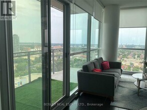 225-2225 Webb Dr in Mississauga, ON - Building Photo - Building Photo