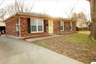 5406 Chestnutwood Way in Louisville, KY - Building Photo