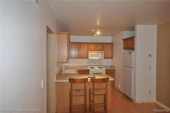 156 Tiffany Ln Pvt in Royal Oak, MI - Building Photo - Building Photo