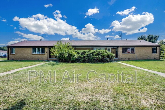 property at 634 S Woodlawn Blvd