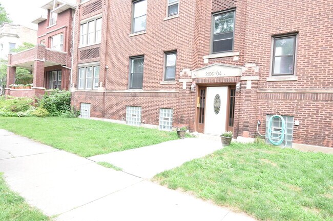property at 2106 W Wilson Ave