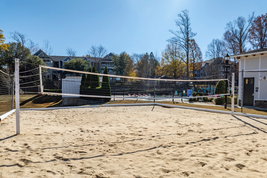 Yugo Charlotte College Downs in Charlotte, NC - Building Photo