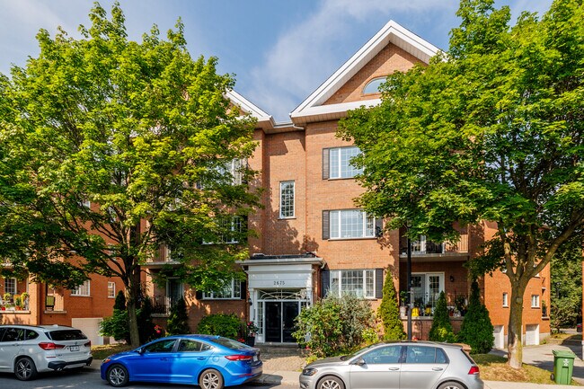 2600 Des Harfangs Rue in St. Laurent, QC - Building Photo - Building Photo