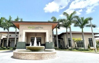 8860 NW 103rd Ave in Doral, FL - Building Photo - Building Photo