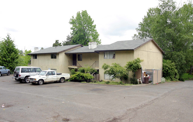 Maple Court Apartments in Tigard, OR - Foto de edificio - Building Photo