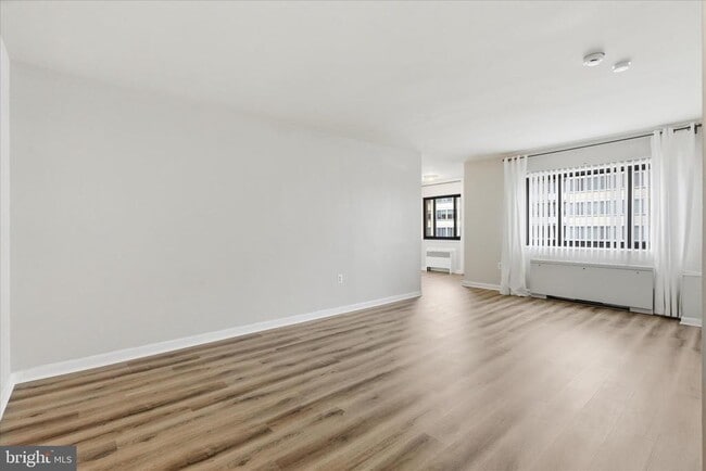 1200 S Arlington Ridge Rd in Arlington, VA - Building Photo - Building Photo