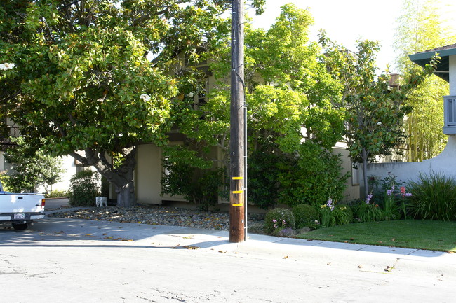 1054 Fremont St in Menlo Park, CA - Building Photo - Building Photo