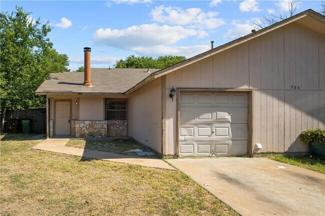 906 Country Aire Dr in Round Rock, TX - Building Photo - Building Photo