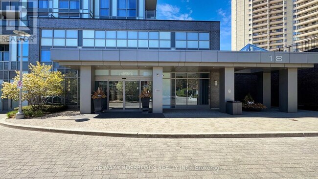 18-318 Graydon Hall Dr in Toronto, ON - Building Photo - Building Photo