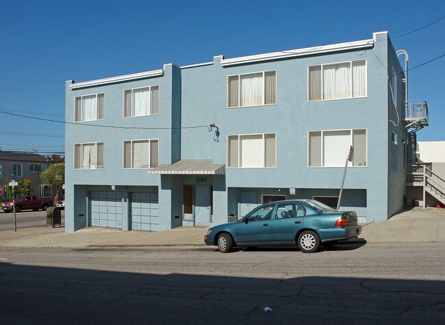 2599 Vicente St in San Francisco, CA - Foto de edificio - Building Photo
