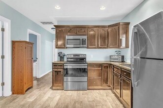 46 Harvard St in Chicopee, MA - Foto de edificio - Building Photo