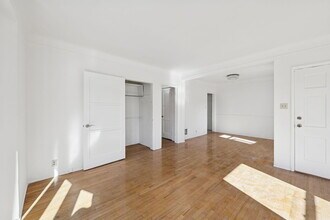 1556 S Beverly Glen Blvd in Los Angeles, CA - Building Photo - Building Photo