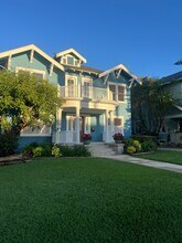 713 S Bronson Ave in Los Angeles, CA - Building Photo - Building Photo