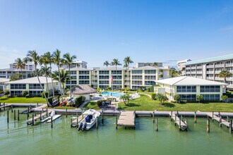 Jennifer Shores in Naples, FL - Building Photo - Building Photo