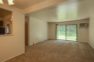 Tanglewood in Hammond, IN - Building Photo - Interior Photo