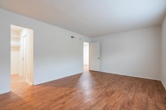 Hearthwood in Charlottesville, VA - Foto de edificio - Building Photo