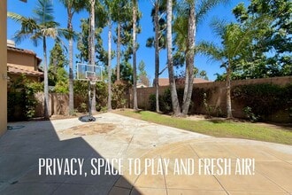 2566 Pearblossom St in Fullerton, CA - Foto de edificio - Building Photo