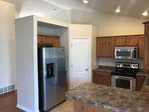 1919 N Sego Lilly Dr in Saratoga Springs, UT - Building Photo - Building Photo