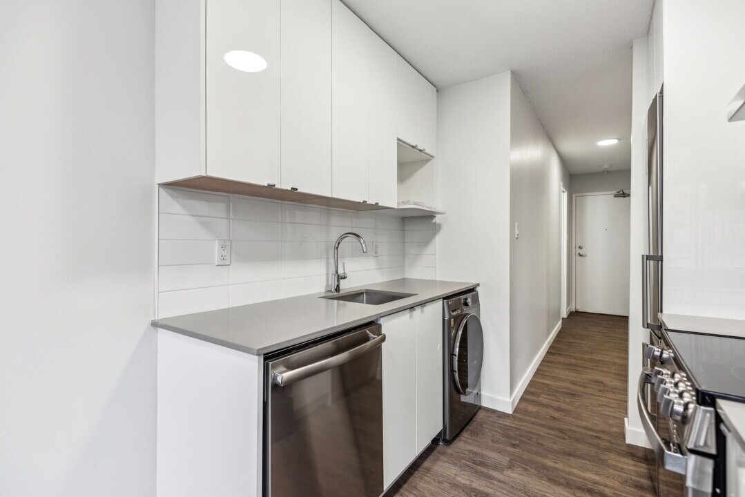 1160 Haro St in Vancouver, BC - Building Photo