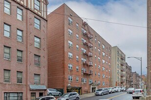 Parkcrest West in Yonkers, NY - Building Photo
