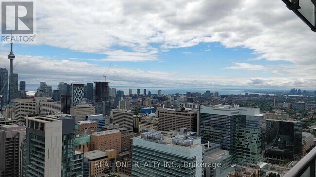 38 Grenville St in Toronto, ON - Building Photo - Building Photo