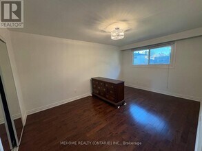 41 Clancy Dr in Toronto, ON - Building Photo - Building Photo