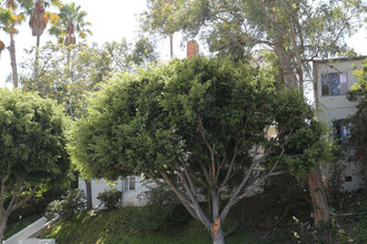 929-943 Gayley Ave in Los Angeles, CA - Building Photo - Building Photo