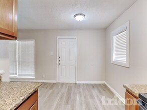 6831 De Palma in San Antonio, TX - Foto de edificio - Building Photo