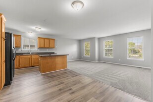 Turnberry Court in Southgate, MI - Building Photo