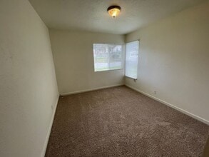 966 Walnut St in Roseburg, OR - Building Photo - Building Photo